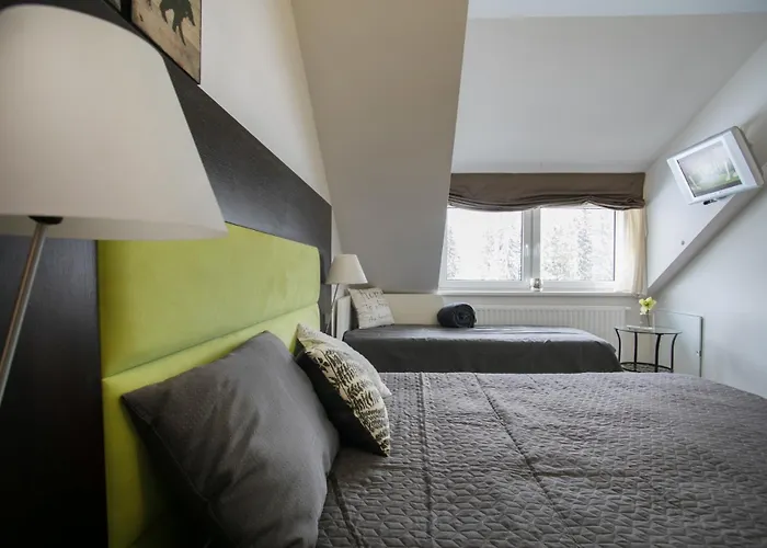 Silver Deer, Daire *