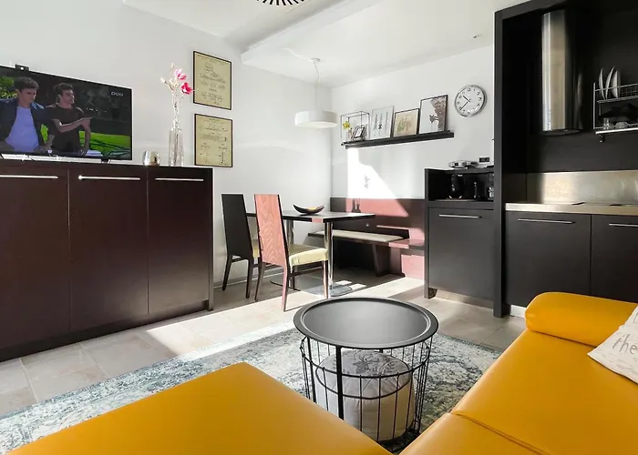 Silver Deer, Daire *